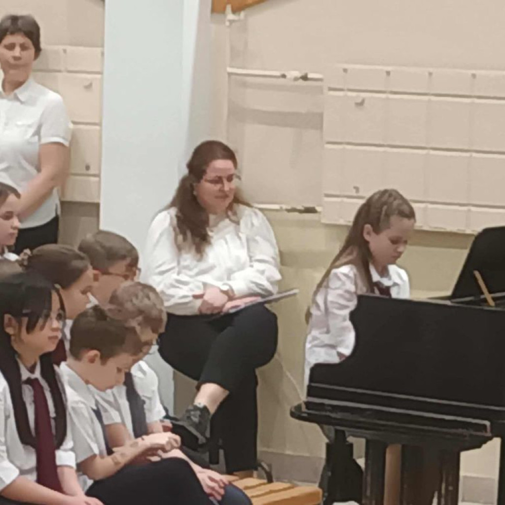 2025.12.09 Karácsonyi műsor az Eötvösben